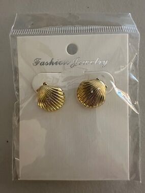 Fashion Jewelry Gold Shell Stud Earrings